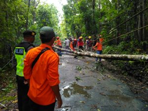 PERINGATAN DINI CUACA DI RILIS , MUNCUL ANGIN KENCANG
